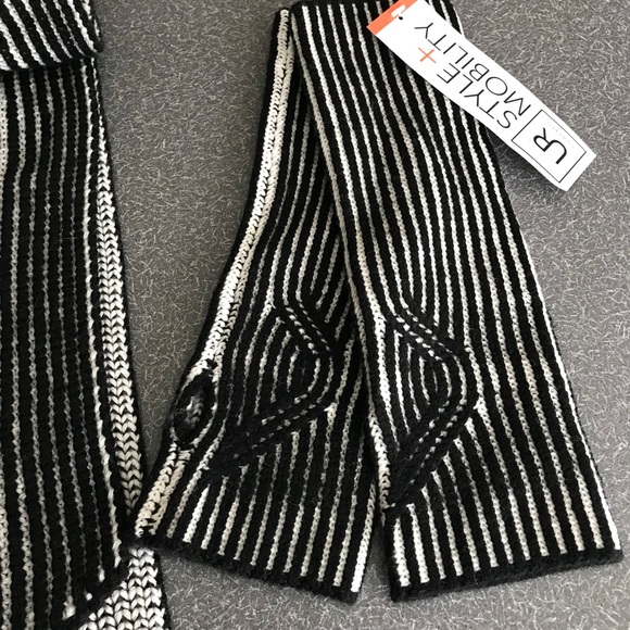 UR Mobility scarf and fingerless gloves set - Picture 3 of 4